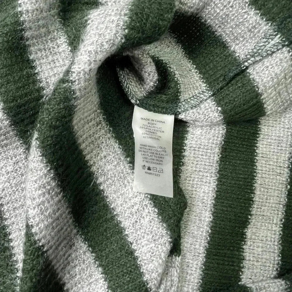 Vince Camuto Umbra Forest Striped Womens Top Size XS - Picture 4 of 6